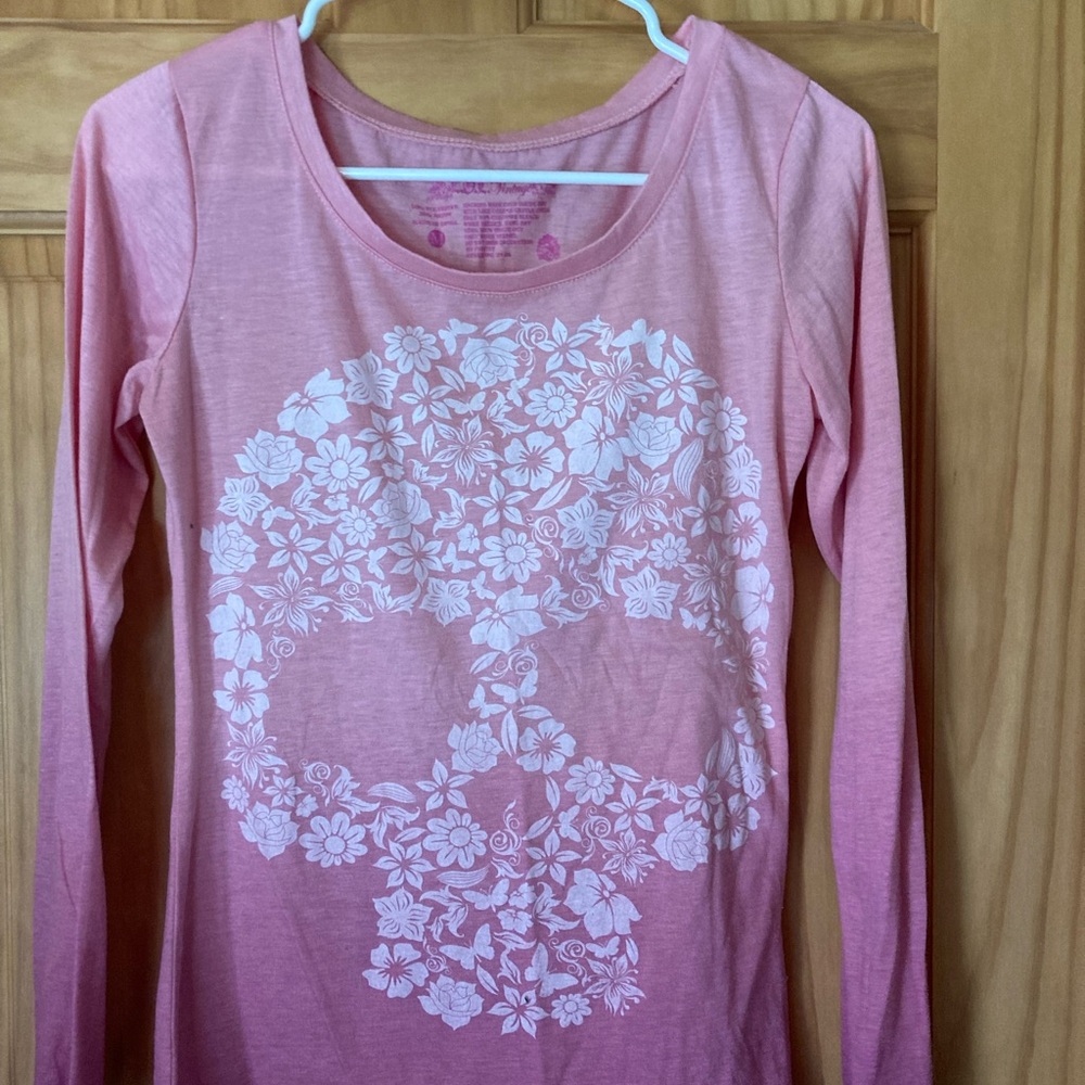 Pink Ombre Long Sleeve light shirt skull front size small
